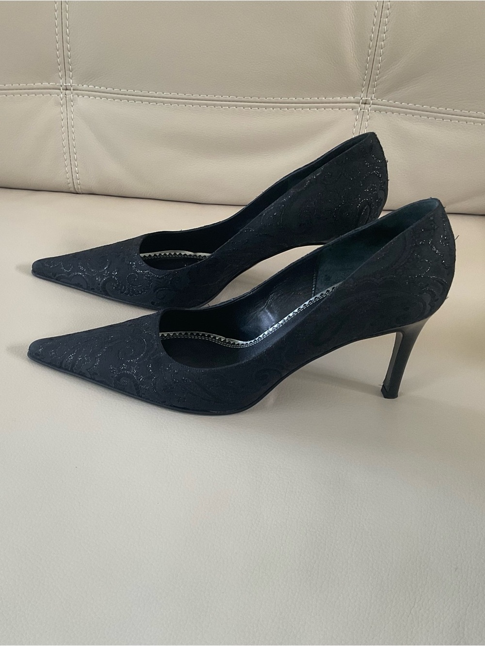 Adrienne Vittadini SIMONE Black Pointed Toe Heel Pumps with Subtle Pattern